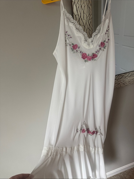 california dynasty Other - Vintage White Floral Lace-Trim Slip Dress with Pink Rose Embroidery size M